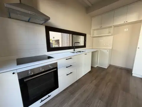 Casa en Alquiler con 2 cocheras