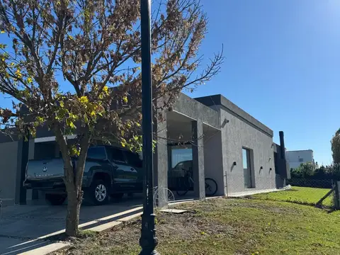 Casa en venta a estrenar en Barrio Santo Domingo