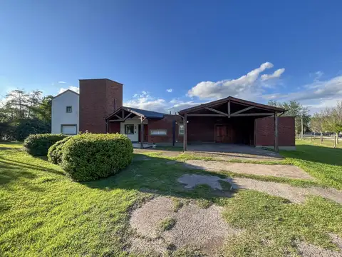 Alquiler casa tres dormitorios - barrio cerrado los raigales - roldan