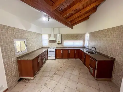 Alquiler Casa tres dormitorios - Barrio Cerrado Los Raigales - Roldan
