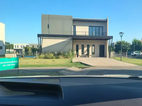 EXCELENTE CASA EN VENTA BARRIO PRIVADO EL ALJIBE