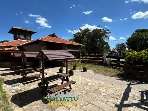 Amplio salón apto comercial en barrio Alfar
