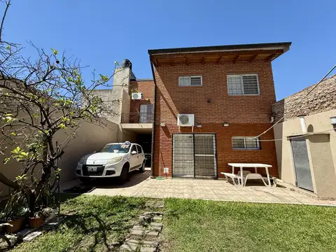 VENTA - Casa de 3 dormitorios con jardin