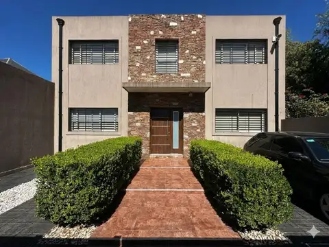 VENTA CASA MERLO 4 AMB MODERNA PLAYROOM OPORTUNIDA