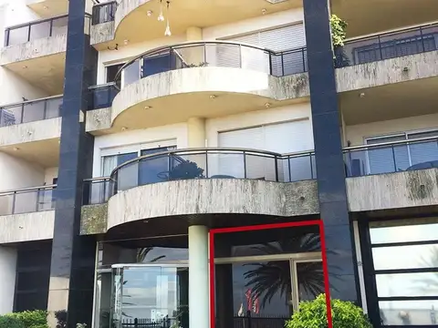 VENTA LOCAL SOBRE LA RAMBLA CON RENTA 7,5%