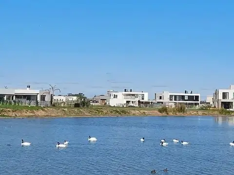 VENTA LOTE BARRIO SANTA CLARA FONDO A LA LAGUNA 