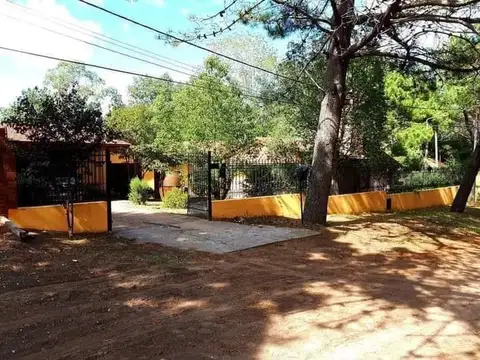 Los Delfines e/ Del Calamar y Camarones