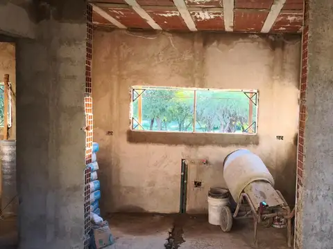 Casa 4 ambientes con 2 baños