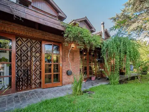 Venta casa 4 ambientes con parque, Colinas Peralta Ramos Mar del Plata