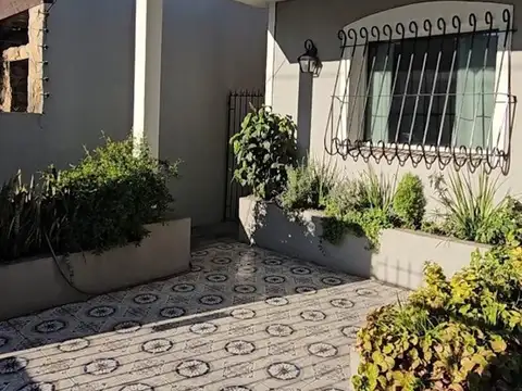 Casa en Venta en Castelar Sur, USD 150.000