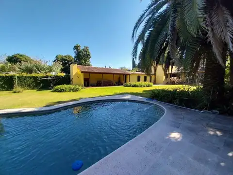 Casa en Venta con 4 cocheras