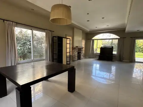 Casa 7 ambientes con 3 baños