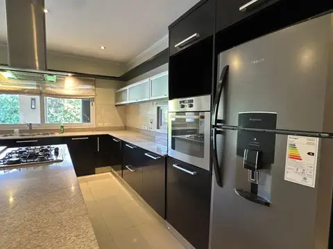 Casa 7 ambientes en B°Cdo Berros I, Bella Vista