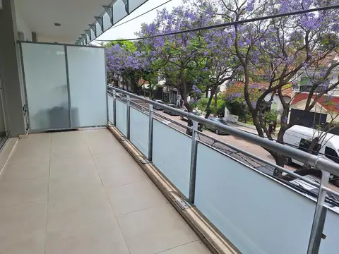 Venta - Departamento - Monoambiente al frente  con gran  balcón  - Florida- Vicente Lopez