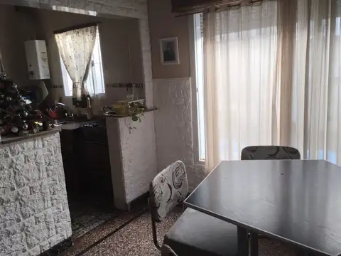 Propiedad Multifuncional con Local, Garage 2 casas