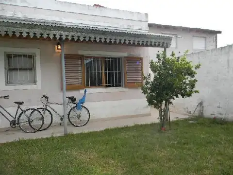 Casa en Alquiler con 1 cochera