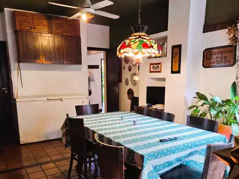 Casa 6 ambientes con 4 baños
