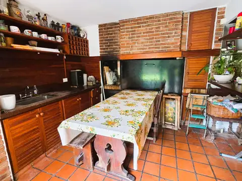 Casa en Venta con 4 cocheras