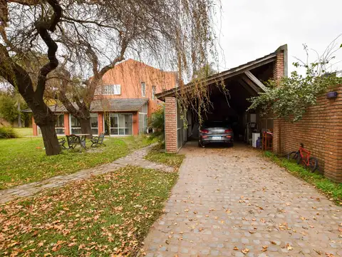 Casa en Venta con 2 cocheras