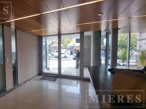 Oficina en Alquiler con 8 cocheras