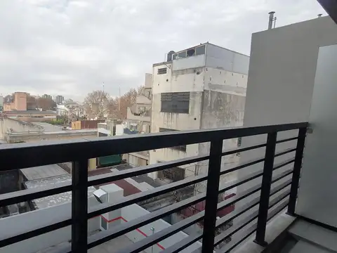 Av. Regimiento de Patricios 700 Monoambiente 25 m2 ALQUILER Barracas con Balcón y Amenities