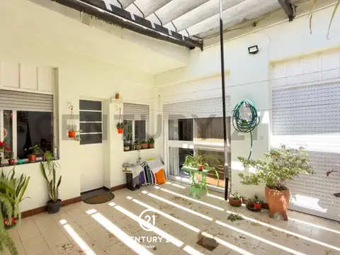 Casa 4 ambientes con 2 baños