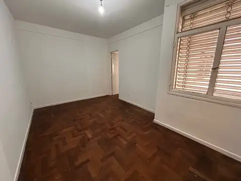 Departamento 2 amb cocina separada, primer piso por escalera en venta en Almagro