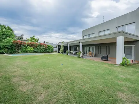 Casa 5 ambientes con 3 baños