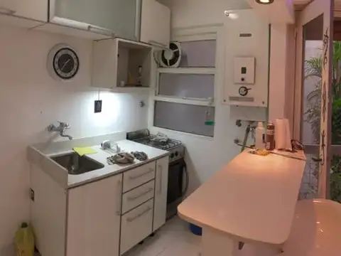 2 AMBIENTES SOBRE AVDA PATRICIOS ,  HERMOSO  