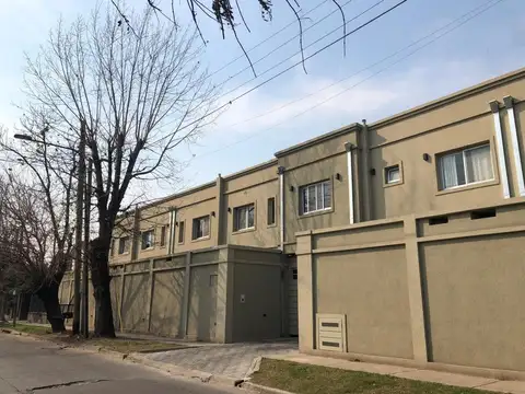 DUPLEX 4 amb A ESTRENAR - Condominio cerrado "Las Moras"