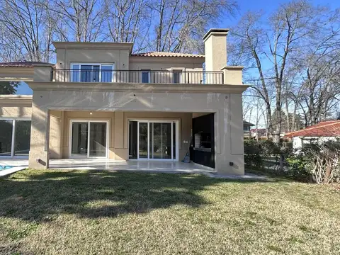 Casa en Venta con 2 cocheras