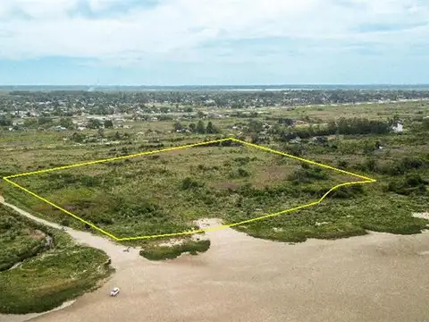 Para visionarios, 6 Ha con 250 metros de costa.