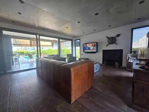 Casa en Venta en Barrio Nautico Canal, USD 420.000