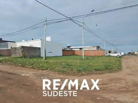 VENTA LOTE EN BARRIO VILLA HIPODROMO SOBRE ESQUINA