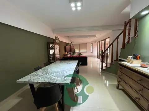 Casa 6 ambientes con 4 baños