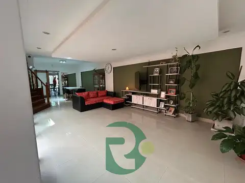 Casa en Venta con 4 cocheras