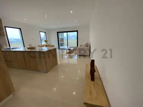 CASA DESTACADA EN UNA PLANTA