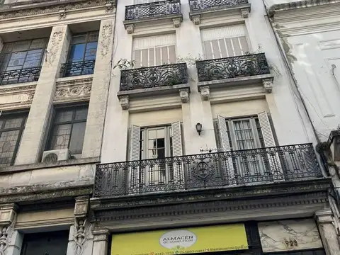 Venta de piso de 3 amb con balcon en B San nicolas