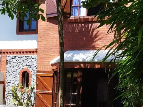 Dúplex en venta - 3 Dormitorios 3 Baños - Cochera - 218,09Mts2 - Villa Gesell