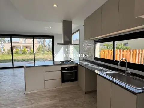 Venta de Casa 4 AMBIENTES, 3 dormitorios, en Santa Emilia, Pilar