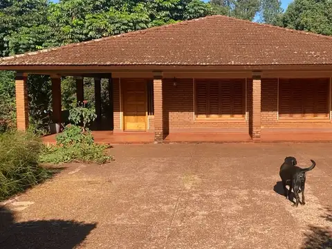 VENDO MANZANA CON - CASA QUINTA- QUINCHO-PILETA-TERRENOS-POSADAS MNES