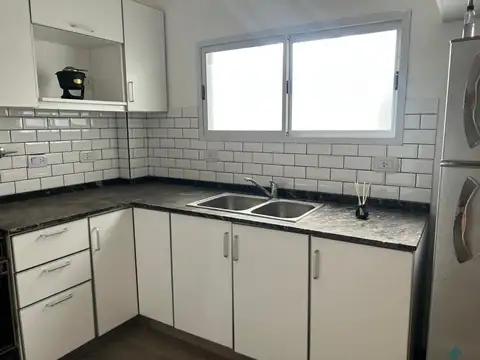 DEPTO SEMIPISO  3 1/2 AV. H. YRIGOYEN 3500