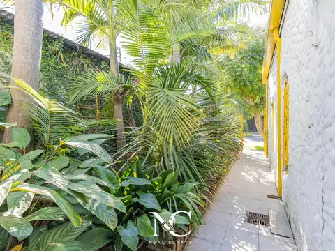 Casa 7 ambientes con 2 baños