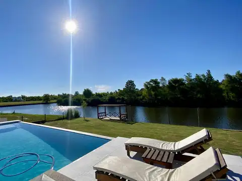 Casa en Venta en El Cazal, USD 330.000