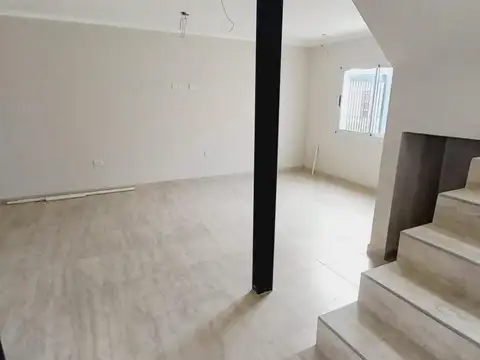 DUPLEX EN VENTA  EN COMPLEJO PRIVADO, SOBRE PASAJE EZEIZA.