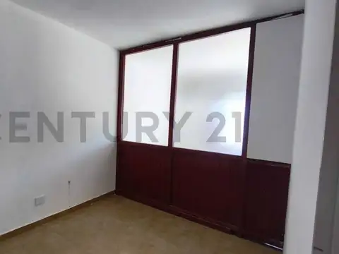 Oficina 6 ambientes con 1 baño