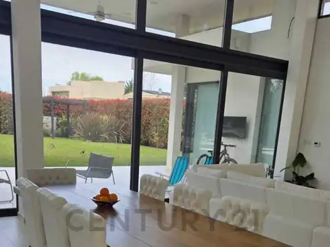 VENTA CASA de categoría en La Cándida Club de Campo | 4 dormitorios | Piscina cl