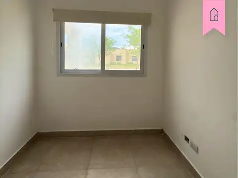 Casa en venta c/ cochera en Praderas de San Lorenzo