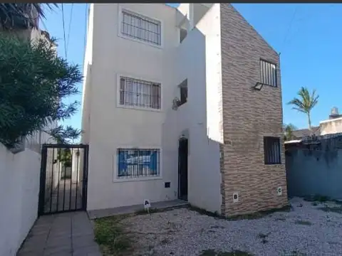 CASTELAR PH ,AP-CREDITO, A/PROF,COCHERA,PATIO, MB UBIC