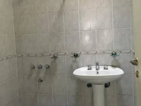 Casa 2 ambientes con 1 baño